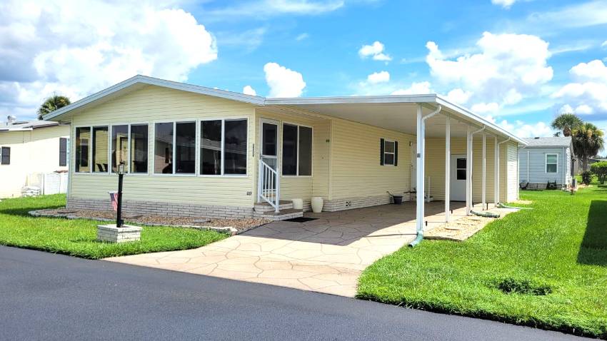 Lake Wales, FL Mobile Home for Sale located at 3509 Tower Overlook Dr. Tower Lakes